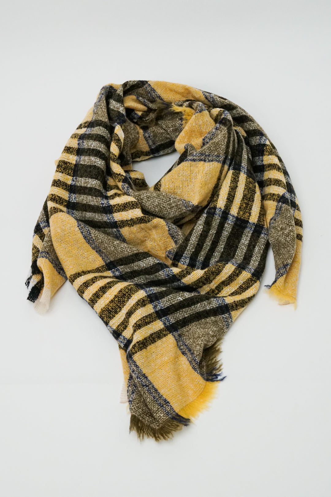 Alicia Flannel Blanket Scarf – Cozy Oversized Scarf with Frayed Edges