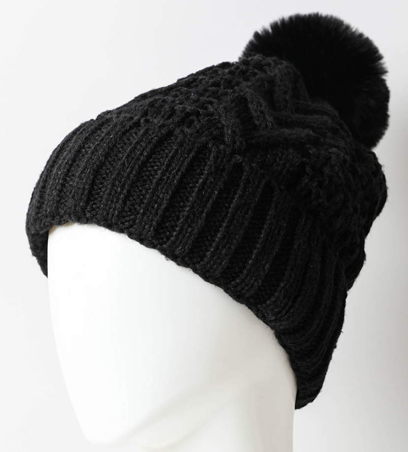 Paty Chunky Cable Knit Beanie with Fluffy Pom – Warm & Stylish