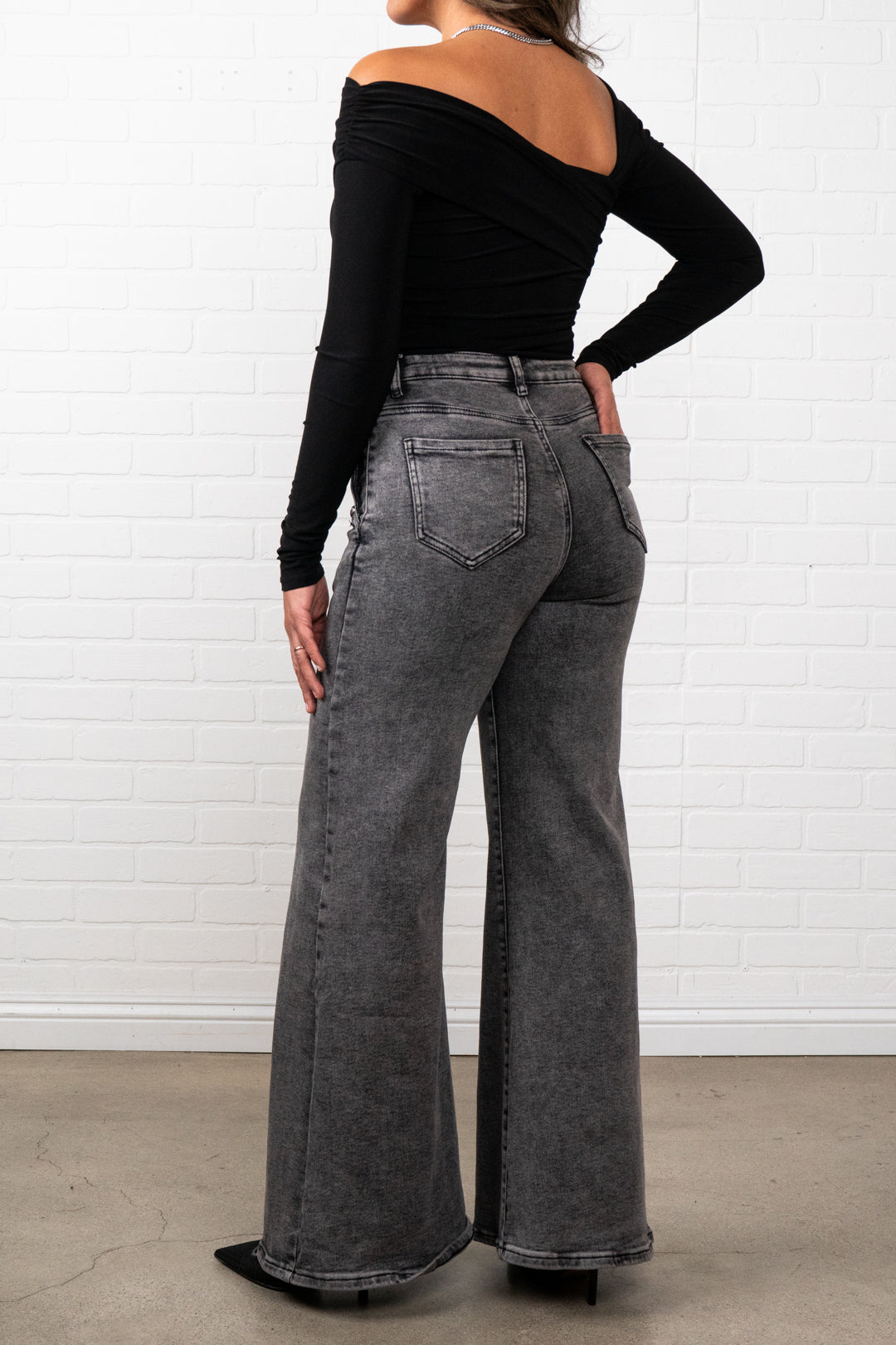 Lauren Long Sleeve Off-Shoulder Top – Casual Comfortable Fashion Shirt for Women