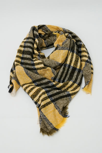 Alicia Flannel Blanket Scarf – Cozy Oversized Scarf with Frayed Edges