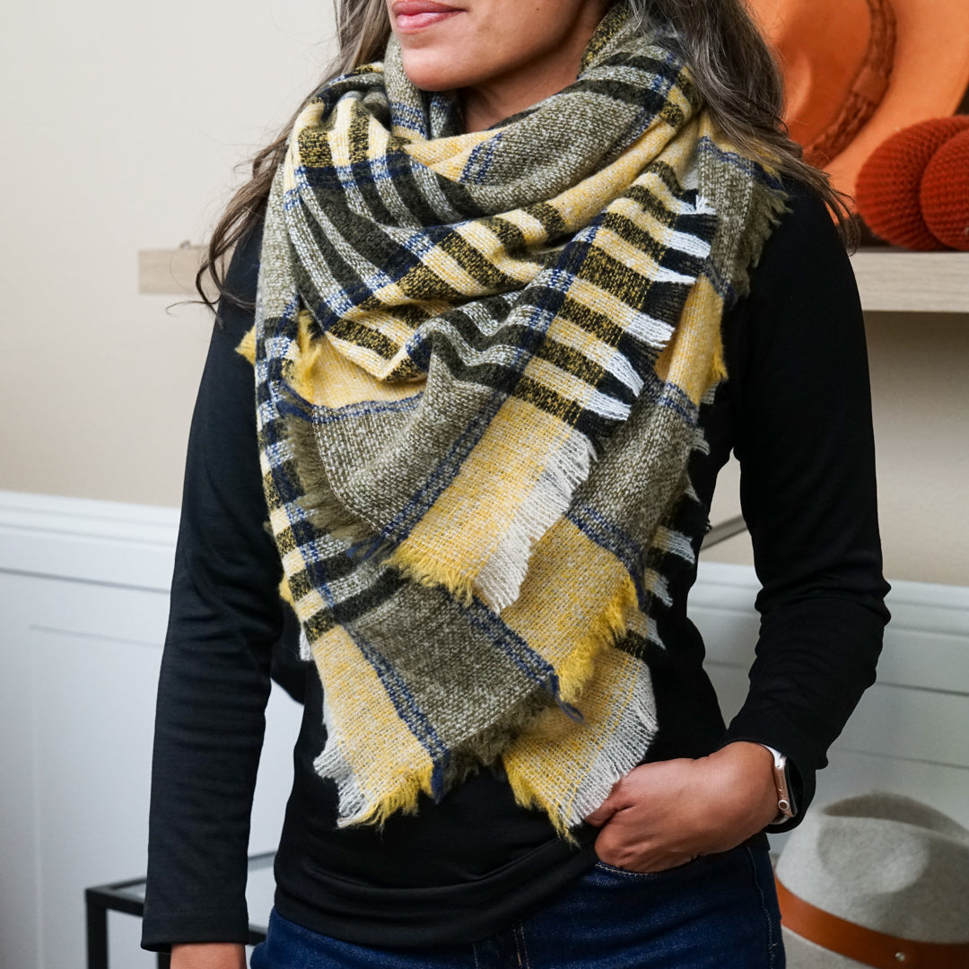 Alicia Flannel Blanket Scarf – Cozy Oversized Scarf with Frayed Edges