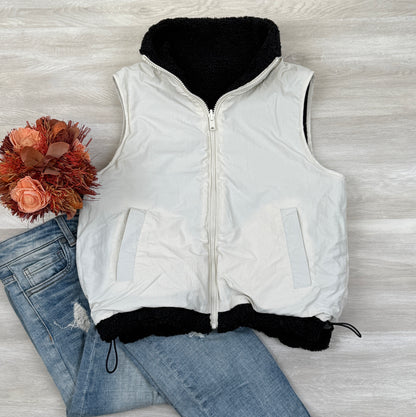 Reversible Sherpa Fleece Vest – Lightweight, Stylish Cold Weather Essential